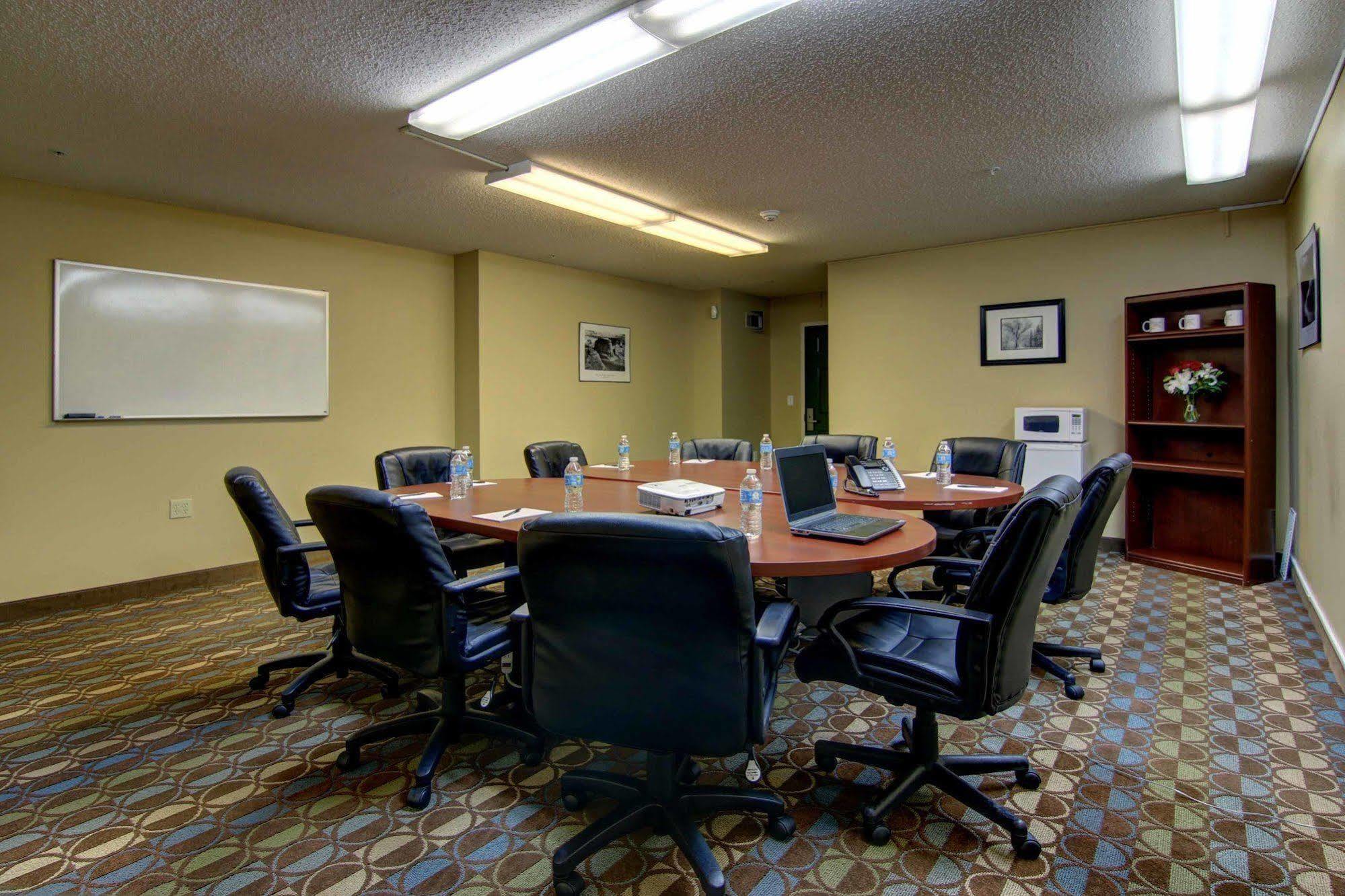Intown Suites Extended Stay Marietta Ga - Roswell Rd Екстериор снимка